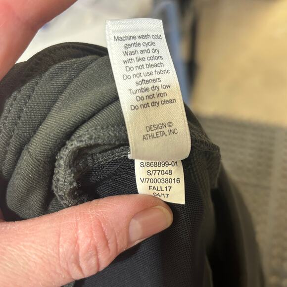 Athleta Women's Size 6 Army Green Cargo Pants High Rise Zipper Pockets Pull On - Picture 13 of 13